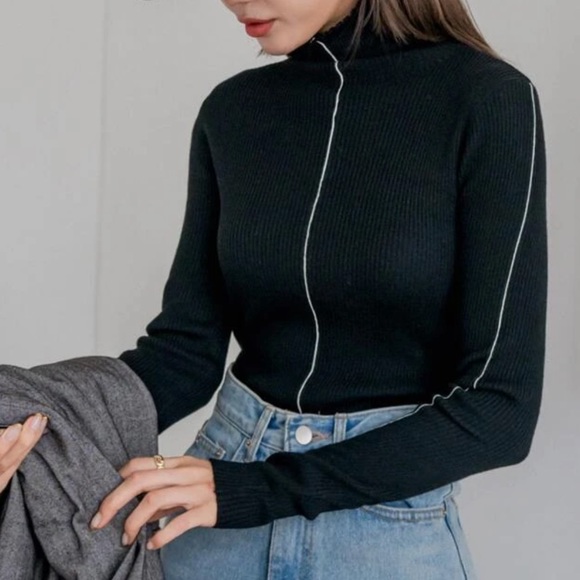 Sporty black soft knit turtleneck with white contrast piping stripe long sleeve - Picture 7 of 8